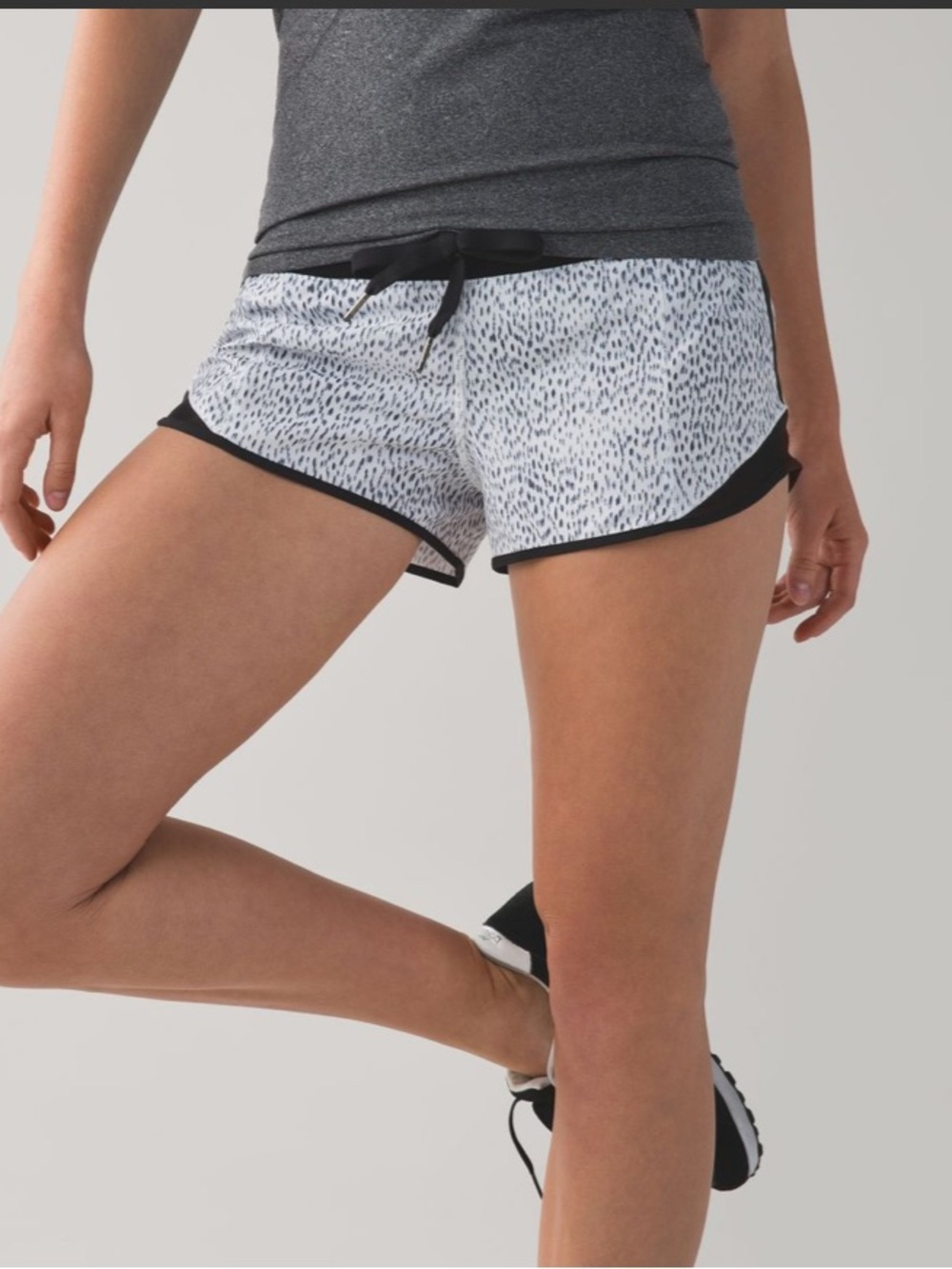 lululemon athletica vintage hotty hot 2.5 Black & White Printed Running Shorts